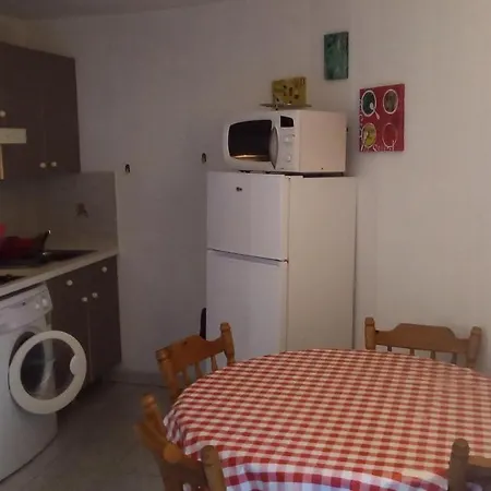 Studio de 27 m² + 70 m² de jardin à 100 m des plages Cavalaire-sur-Mer Esterno foto
