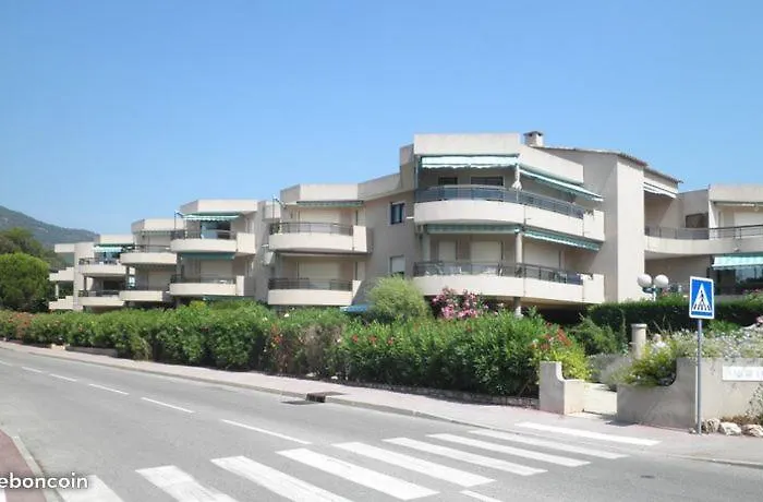 Studio De 27 M² + 70 M² De Jardin A 100 M Des Plages