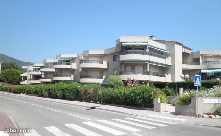 De 27 M² + 70 M² De Jardin A 100 M Des Plages * Cavalaire-sur-Mer